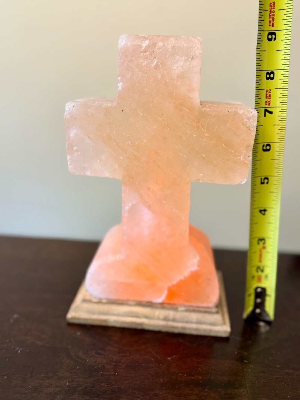 Beautiful Himalayan salt stone cross lamp - Picture 2 of 13